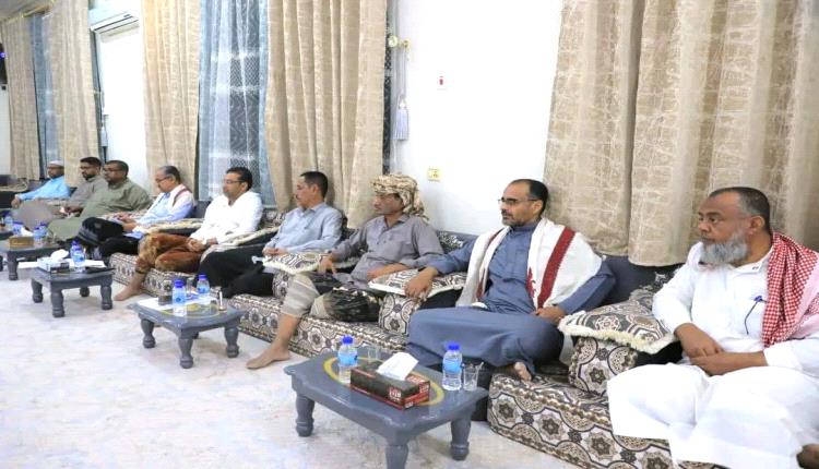 وكيل حضرموت يناقش تعزيز أداء المرافق الصحية بوادي حضرموت
