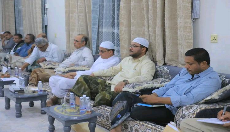 السلطة المحلية بوادي حضرموت تبحث سبل تعزيز خدمات المياه وحماية البيئة
