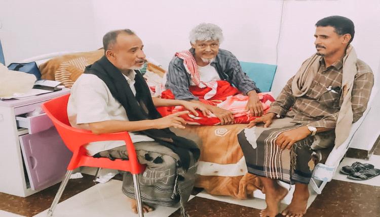 الجوهي يزور الشيخ يسلم المحمدي للاطمئنان على صحته بمستشفى العرب ببروم ميفع