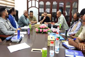 مكتب الصناعة والتجارة بعدن يُقِرّ خطة استراتيجية رمضانية لإحكام الرقابة على الأسواق وحماية المستهلك