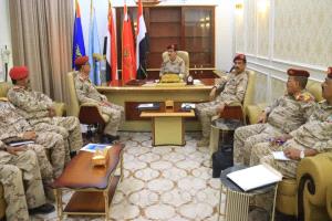 وزير الدفاع يشدد على تفعيل الرقابة والتفتيش وتعزيز العمل الاستخباري