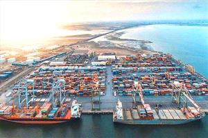 عودة الترانزيت إلى عدن.. اتفاق مرتقب مع شركة صينية كبرى يعيد الحياة لميناء عدن بعد 16 عاماً