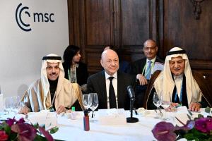 العليمي: الطريق إلى المنظومة الخليجية يمر عبر الرياض وبناء الدولة لا المليشيات