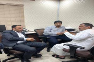 رئيس مصلحة الهجرة والجوازات يشيد بجهود فرع المصلحة في شبوة خلال لقائه مدير الشرطة