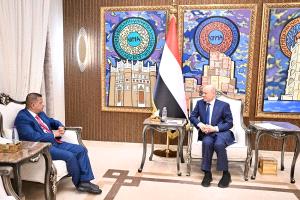 الرئيس العليمي يؤكد حماية حرية الصحافة ويقف مع عدن الغد بعد الاعتداء المسلح