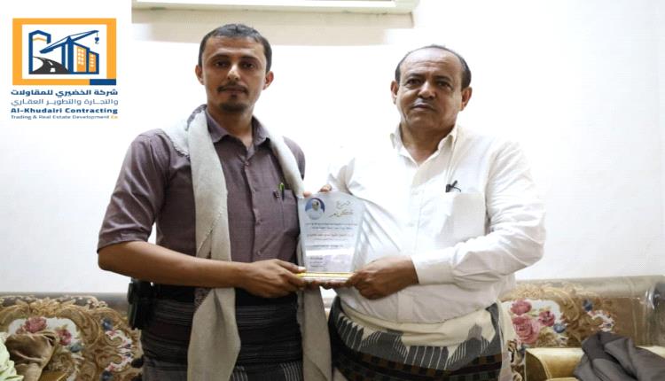 شباب مبادرة خط أبين الدولي يكرّمون رجل الأعمال الخضيري