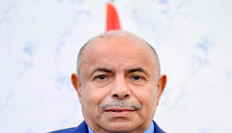 محافظ حضرموت يوجّه بالالتزام بالدوام الرسمي لتطبيع الأوضاع وضمان استمرار الخدمات