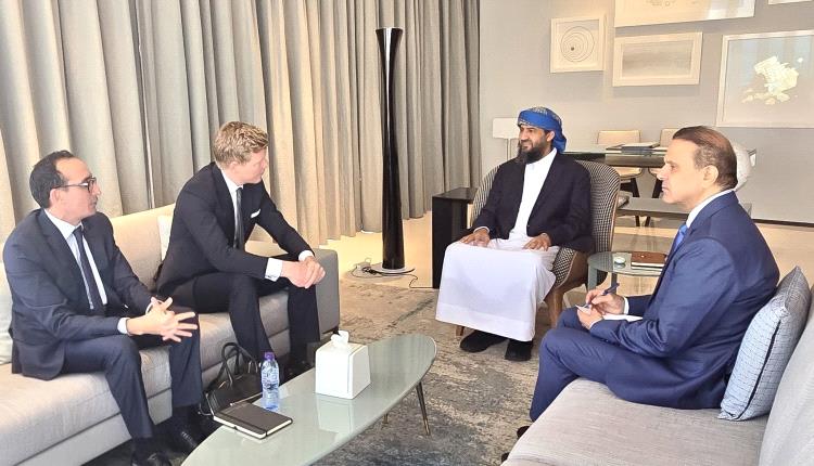 المحرّمي يلتقي المبعوث الأممي بالرياض ويستعرض استعدادات مؤتمر الحوار الجنوبي-الجنوبي