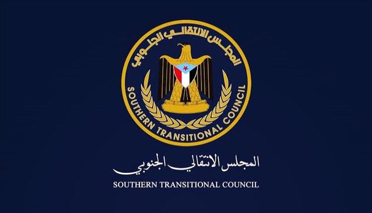 المتحدث باسم الانتقالي ينفي شائعات مغادرة الزُبيدي ويؤكد تواجده في الجنوب