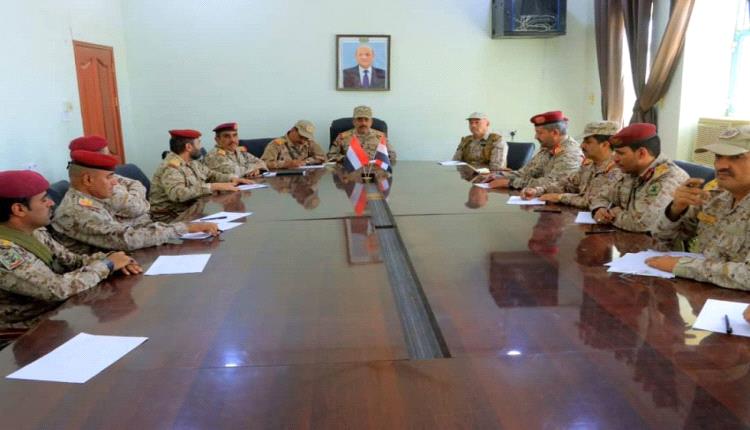 اجتماع عسكري يقر إجراءات مشددة لتأمين الطريق الدولية والمنشآت الحيوية