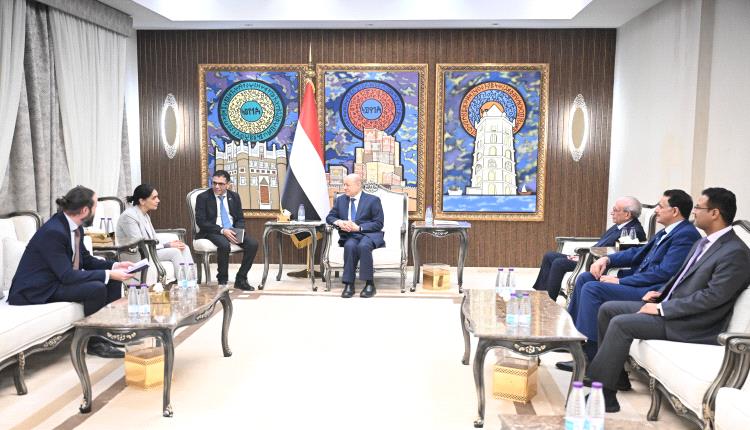 العليمي: استلام المعسكرات وحلّ الانتقالي خطوات حاسمة لتوحيد القرار وبناء دولة القانون