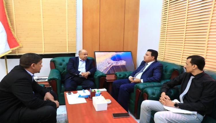 محافظ حضرموت يدعو لتطوير الأداء الإعلامي ومواكبة التحول المهني والتقني