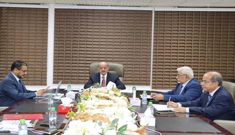 توريد واسع للإيرادات إلى البنك المركزي بعدن