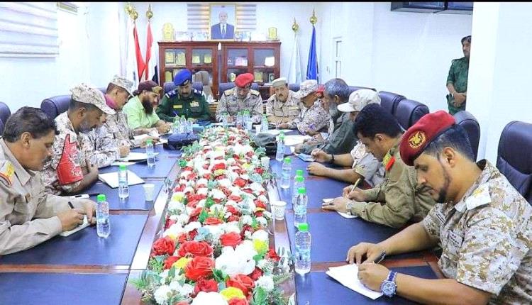 عدن: اجتماع عسكري رفيع يناقش تعزيز الأمن وتنظيم الوجود العسكري