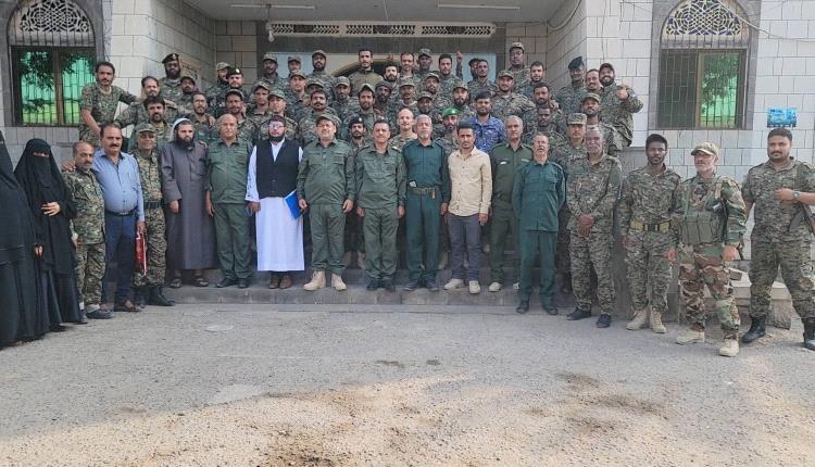 تكريم 3 جنود من شرطة الشعب بالبريقة لإحباط اختطاف طفلة من الحديدة إلى عدن