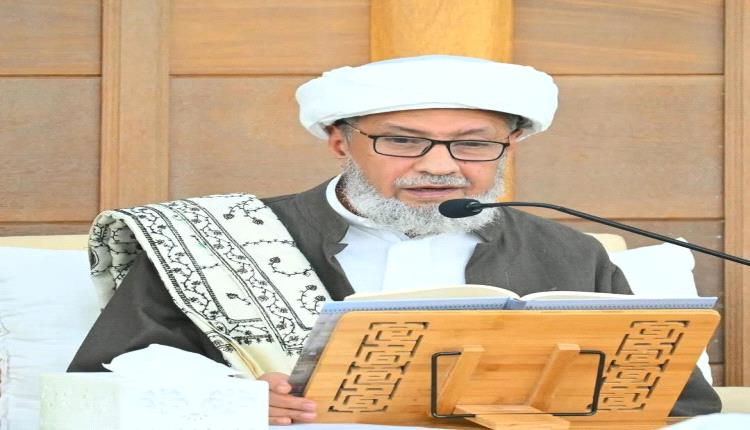 عضو مجلس القيادة الرئاسي محافظ حضرموت ينعي وفاة العلامة عمر بن حامد الجيلاني