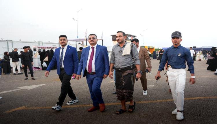 مدير عام الإدارة العامة لنظم المدفوعات بالبنك المركزي يتفقد معرض “سوق من غير كاش” ويقر تمديد فعالياته يومًا إضافيًا