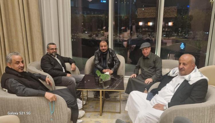 بن بريك يلتقي شخصيات اجتماعية وقبلية جنوبية في الرياض ويؤكد دعم الحوار الجنوبي–الجنوبي