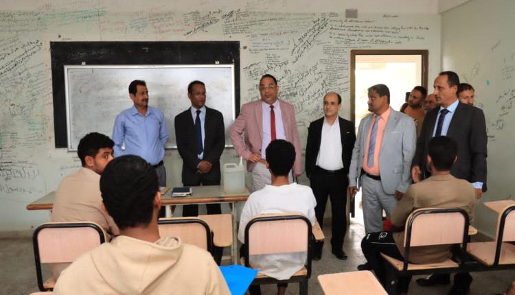 المحولي يدشن الامتحانات في المعاهد التقنية والمهنية وكلية المجتمع بعدن