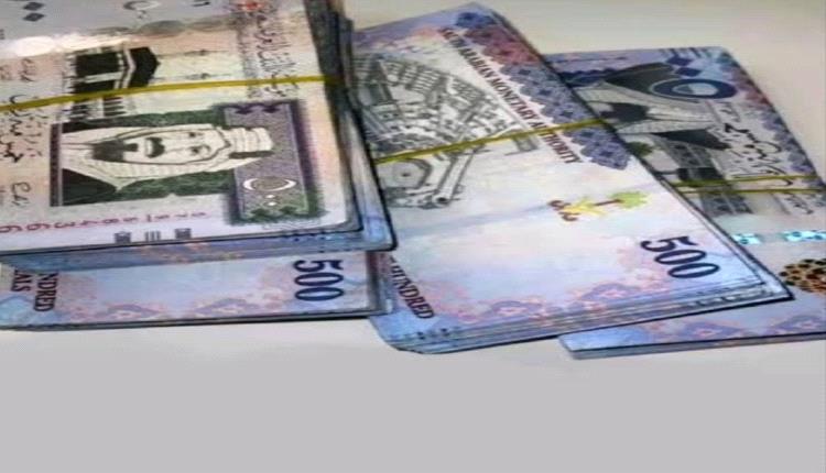 عقب صرف رواتب السلك القضائي.. موظفون يطالبون بتعميم الصرف بالريال السعودي