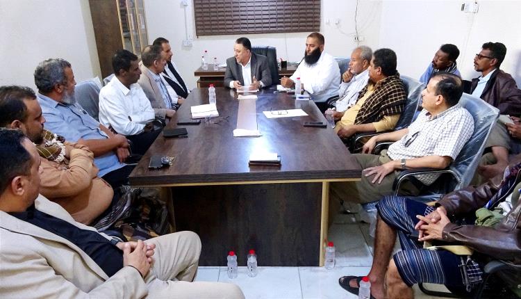 اجتماع موسّع بأبين لتنظيم الاستثمار العقاري في منطقة العلم برئاسة الحامد ومشاركة مدير فرع هيئة الأراضي الشرمي