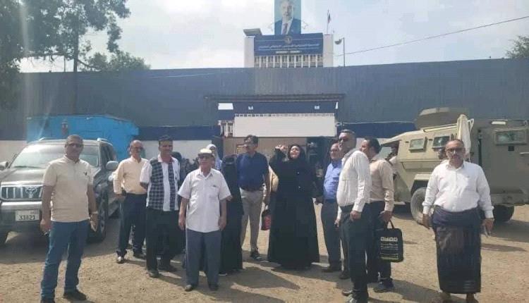 قوة أمنية تغلق مقر الجمعية العمومية للمجلس الانتقالي الجنوبي "المنحل"