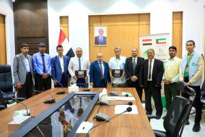 الخنبشي يشهد توقيع اتفاقية إنشاء 