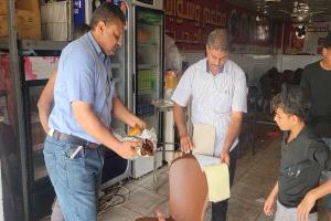 مدير عام المنصورة يوجه باتخاذ إجراءات رادعة بحق المطاعم المخالفة للإشتراطات الصحية