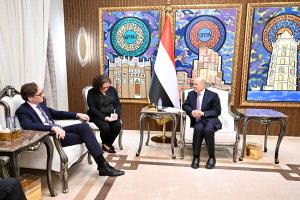 رئيس مجلس القيادة: أي اسلحة خارج نطاق الدولة هي البيئة المثالية لتنامي الجماعات المتطرفة