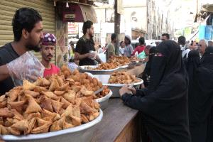 فلكي يمني يعلن موعد أول أيام شهر رمضان
