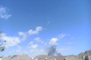 غارات جوية مكثفة تهز غرب المكلا وتستهدف معسكرات عسكرية دون سقوط ضحايا