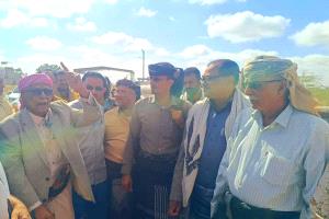 اللواء علي محمد القفيش يتفقد طريق الناصر بمدينة لودر