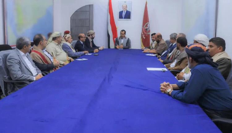 وزير الدفاع يترأس اجتماعاً برؤساء اللجان الأمنية في المحافظات غير المحررة