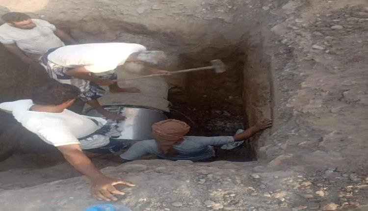 لحج.. استمرار أعمال الصيانة الروتينية للطرق بصبيات العبارات وقص الحفائر الأسفلتية لتخفيف معاناة المواطنين