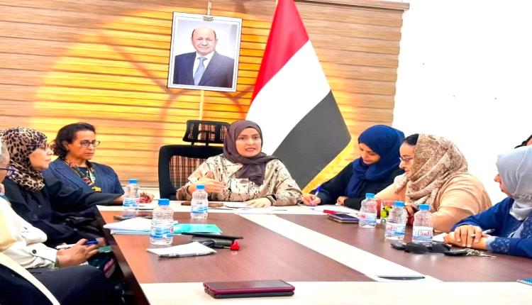 وزيرة الشؤون القانونية تبحث مع لجنة تنسيق القمة النسوية أولويات الإصلاح التشريعي وتعزيز مشاركة المرأة