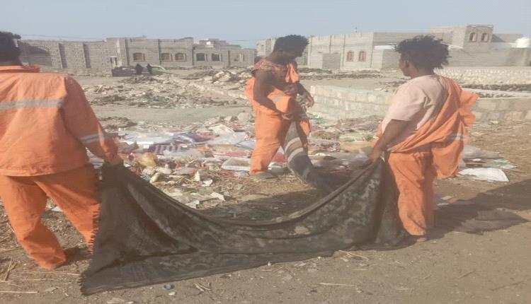 حملة نظافة شاملة تستهدف الشوارع والأسواق بمدينة شقرة ضمن جهود تحسين البيئة
