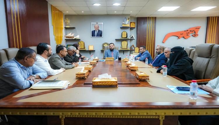 محافظ العاصمة عدن يلتقي مديري العموم الجدد والسابقين ويؤكد أهمية التكامل والاستفادة من جميع الكفاءات