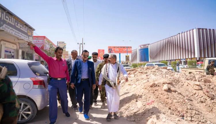 المحافظ بن الوزير يدشن أعمال مشروع توسعة وتأهيل شارع الأربعين بمدينة عتق