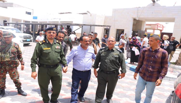مدير عام خور مكسر يستقبل وكيل وزارة الداخلية لقطاع الخدمات المدنية ويطلعان على سير العمل بمركز الأحوال المدنية