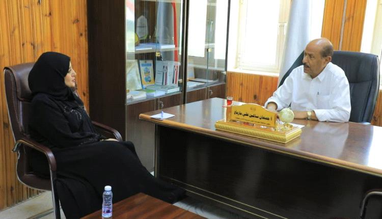 وكيل مديريات وادي وصحراء حضرموت يبحث مع وكيل المحافظة لشؤون المرأة احتياجات المرأة وسبل تمكينها