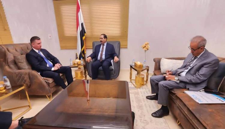 وزير الداخلية يبحث مع  الملحق الأمني بالسفارة الأمريكية تعزيز التعاون الأمني ومكافحة الإرهاب