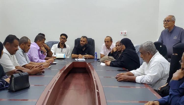 مدير عام التواهي "رياض حسن" في اول اجتماع بعد قرار تعيينه ، يشدد على العمل بروح الفريق الواحد لتجاوز التحديات الراهنة
