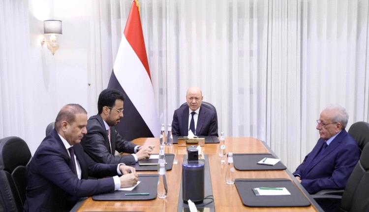 رئيس مجلس القيادة الرئاسي يجتمع برئاسة هيئة التشاور والمصالحة
