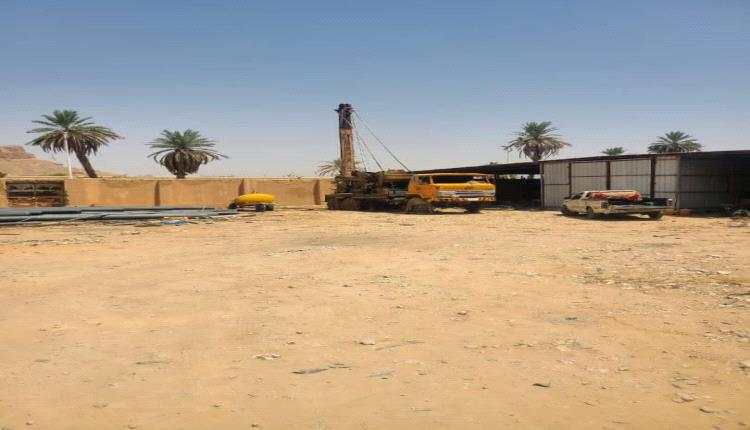 حفر بئر جديدة تابعة للمؤسسة المحلية للمياه والصرف الصحي بمديرية القطن