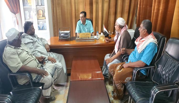 مدير عام مديرية القطن يلتقي لجنة الزواج الجماعي الثاني بمديرية القطن