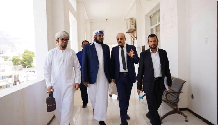 وكيل قطاع الحج والعمرة يباشر مهامه بديوان عام الوزارة ويتفقد سير العمل في إدارات القطاع