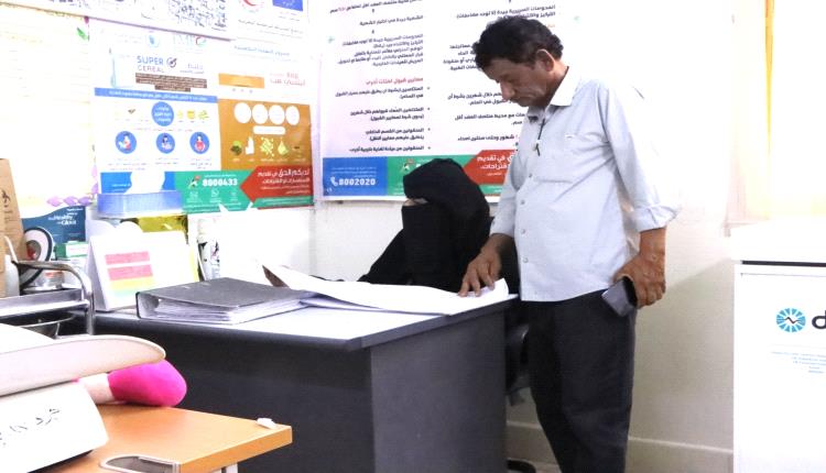 نائب مدير صحة حضرموت الوادي يطلع على أداء مركز الأمومة والطفولة بسيئون