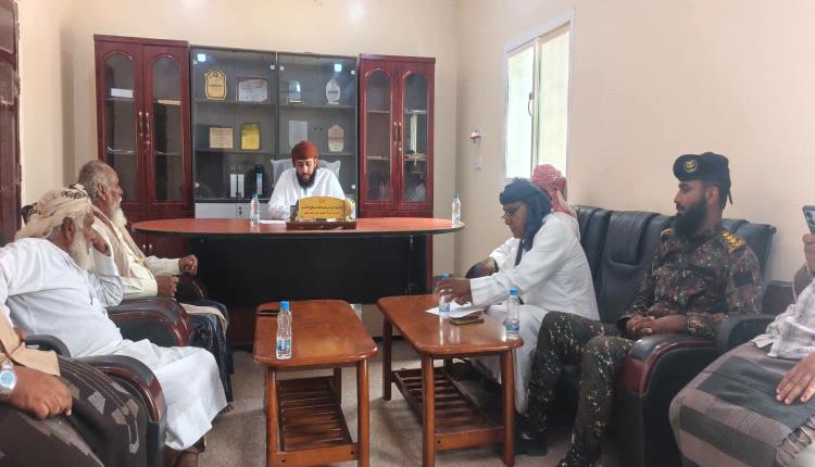 مدير عام حصوين يرأس اجتماعًا مشتركًا للجنة الأمنية والهيئة الإدارية
