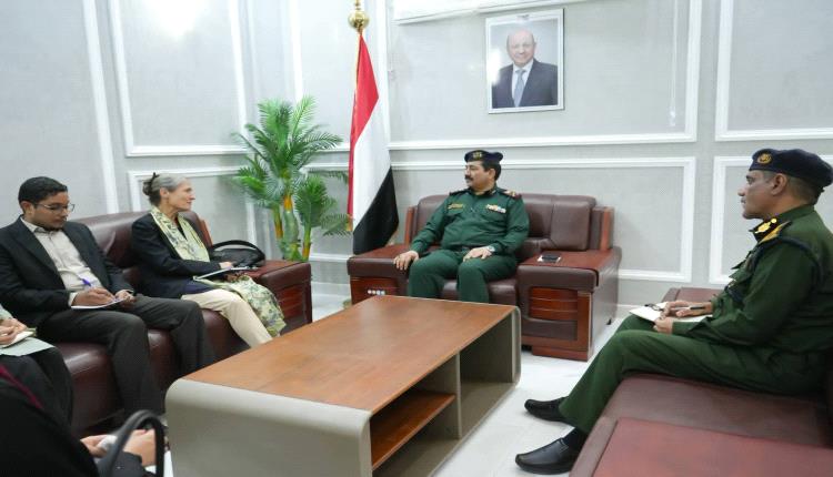 وزير الداخلية يبحث مع سفيرة مملكة هولندا تعزيز التعاون الأمني