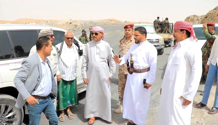 وكيل وادي حضرموت يطلع على سير العمل في مشروع عقبة عشعش ويتفقد أعمال صيانة الطريق الدولي